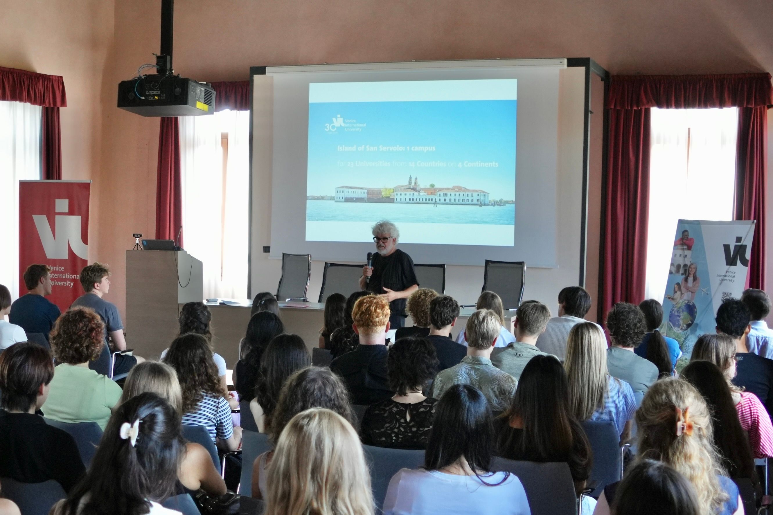 Alternate text to describe image